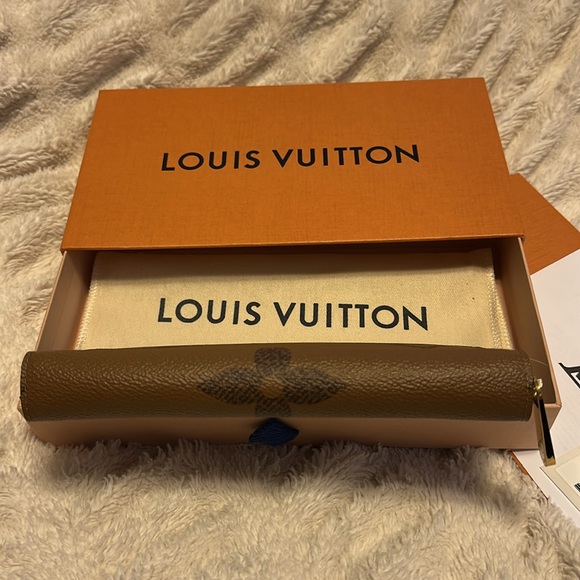 Louis Vuitton Reverse Monogram Zippy Wallet - Picture 11 of 11